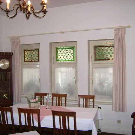 Haus Weller بوبارد