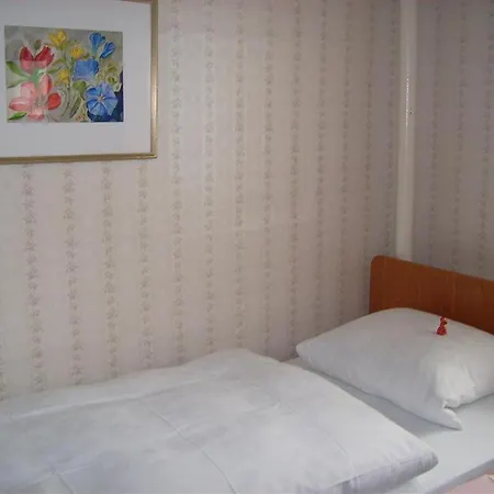 Haus Weller بوبارد